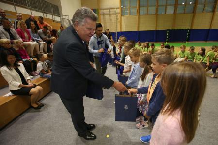 PRVOŠOLČKI RAKEK 11 FOTO LJUBO VUKELIČ